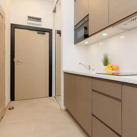 Jerozolimskie 216 With Parking By Renters Apartment